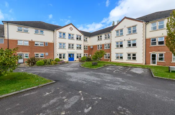Clipstone Hall & Lodge - outside view of care home
