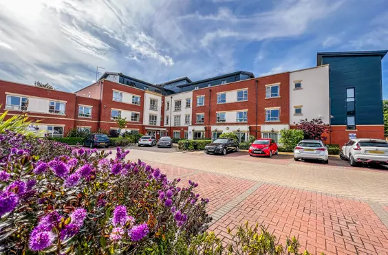 Schoen Clinic York, Wellen Court - outside view of care home