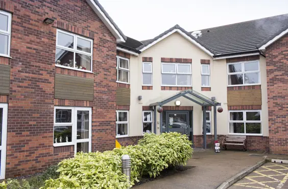 Hurst Park Court - outside view of care home
