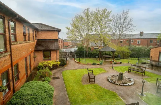Avonleigh Gardens - outside view of care home