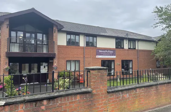 Stoneleigh Care Home - An outside view of the home
