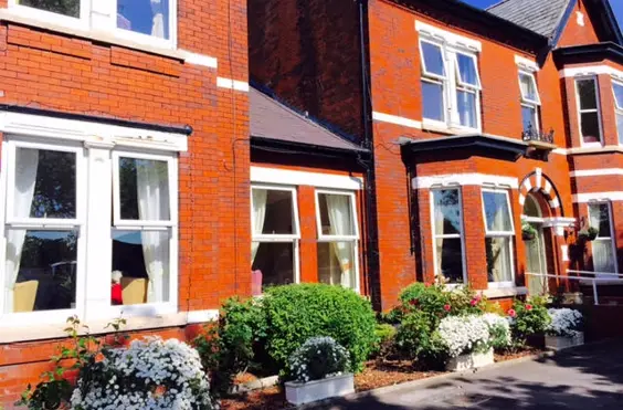 Cedar Grange Ltd - outside view of care home