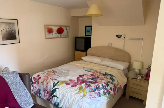 Cardell House - Photo of a typical bedroom