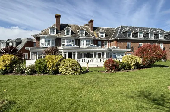 Oaklands Littlehampton Limited - outside view of care home