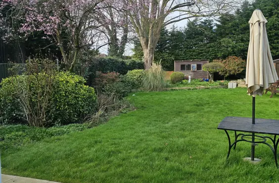 Oak Cottage - outside view of care home