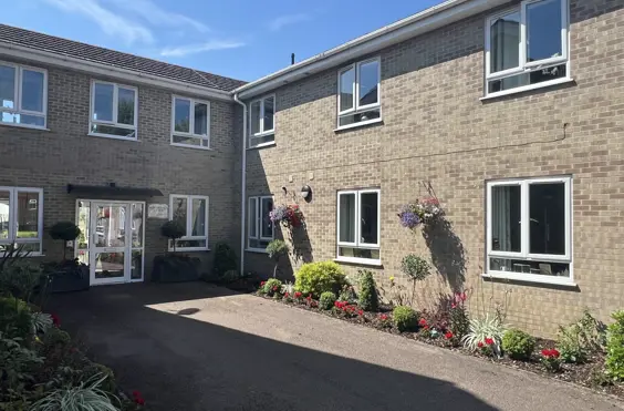 Redbond Lodge - outside view of care home