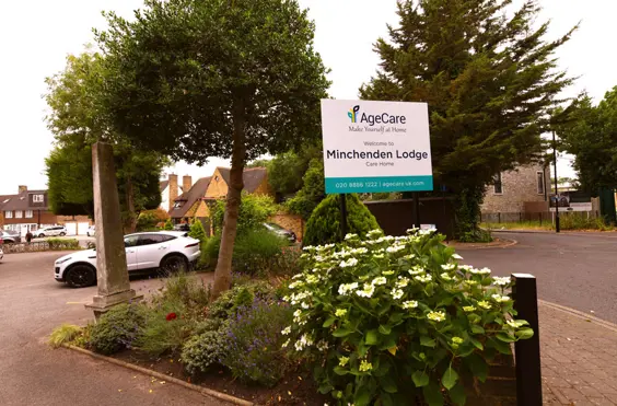 Minchenden Lodge - outside view of care home